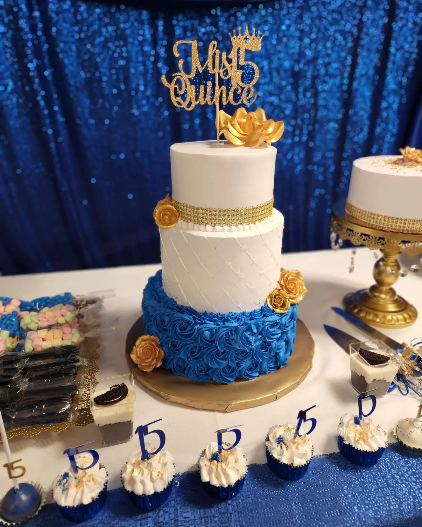 Quinceañera blue rosette cake with gold