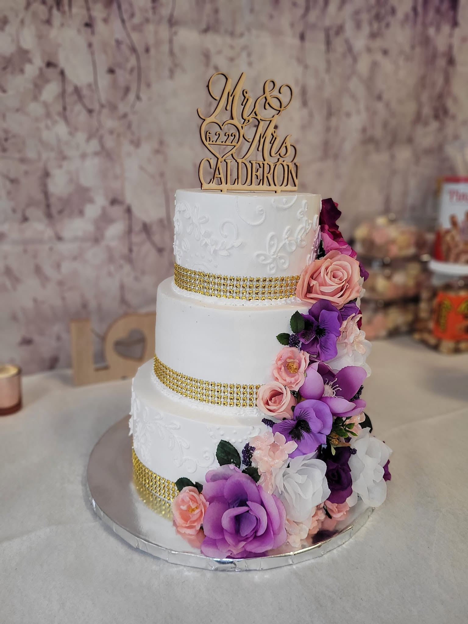 Mr & Mrs Calderón 4-tier with florals