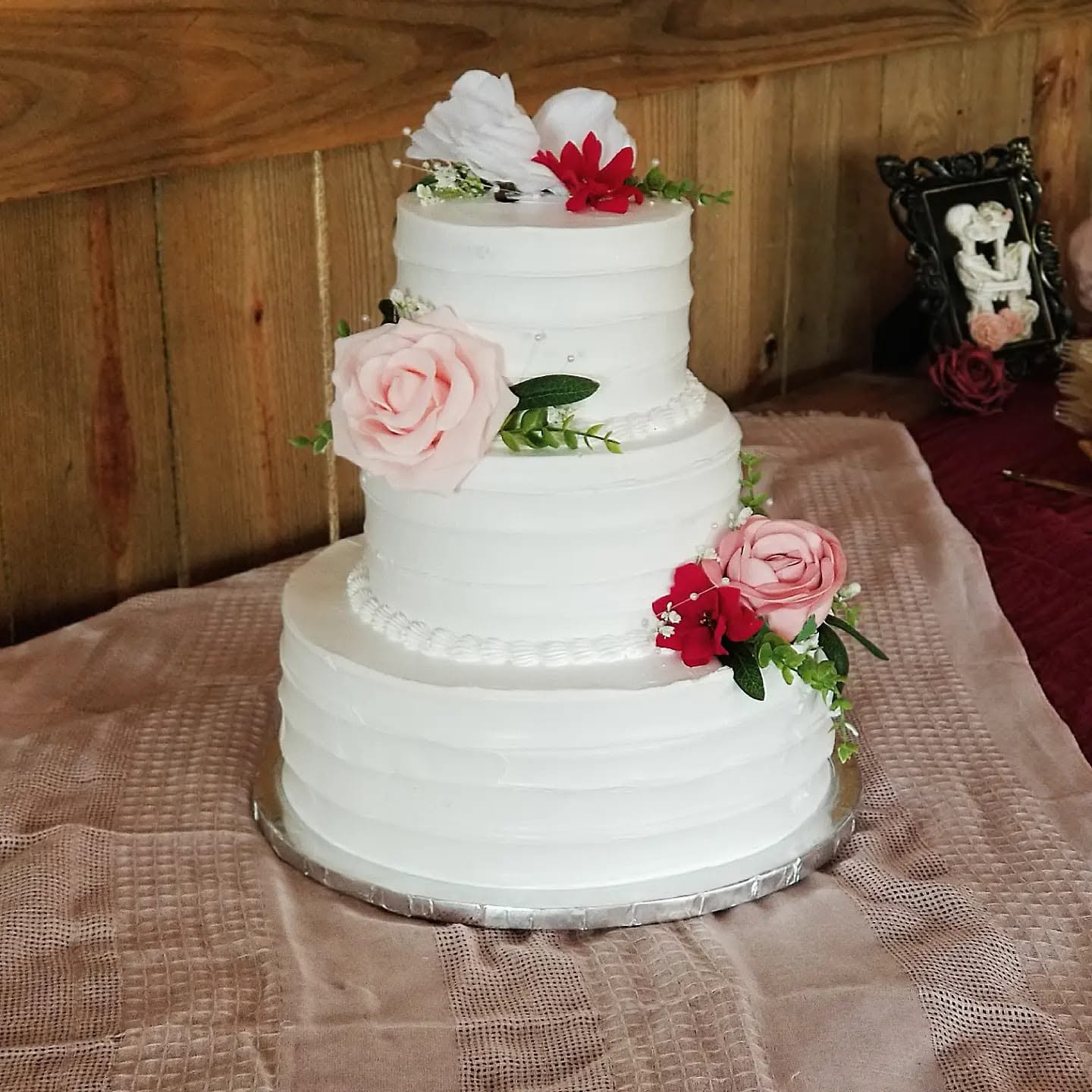 Mr. & Mrs. Clejel wedding cake by Raizita's